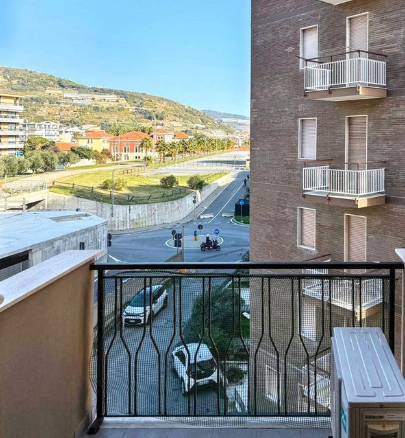 Appartamento con balcone — Arma di Taggia